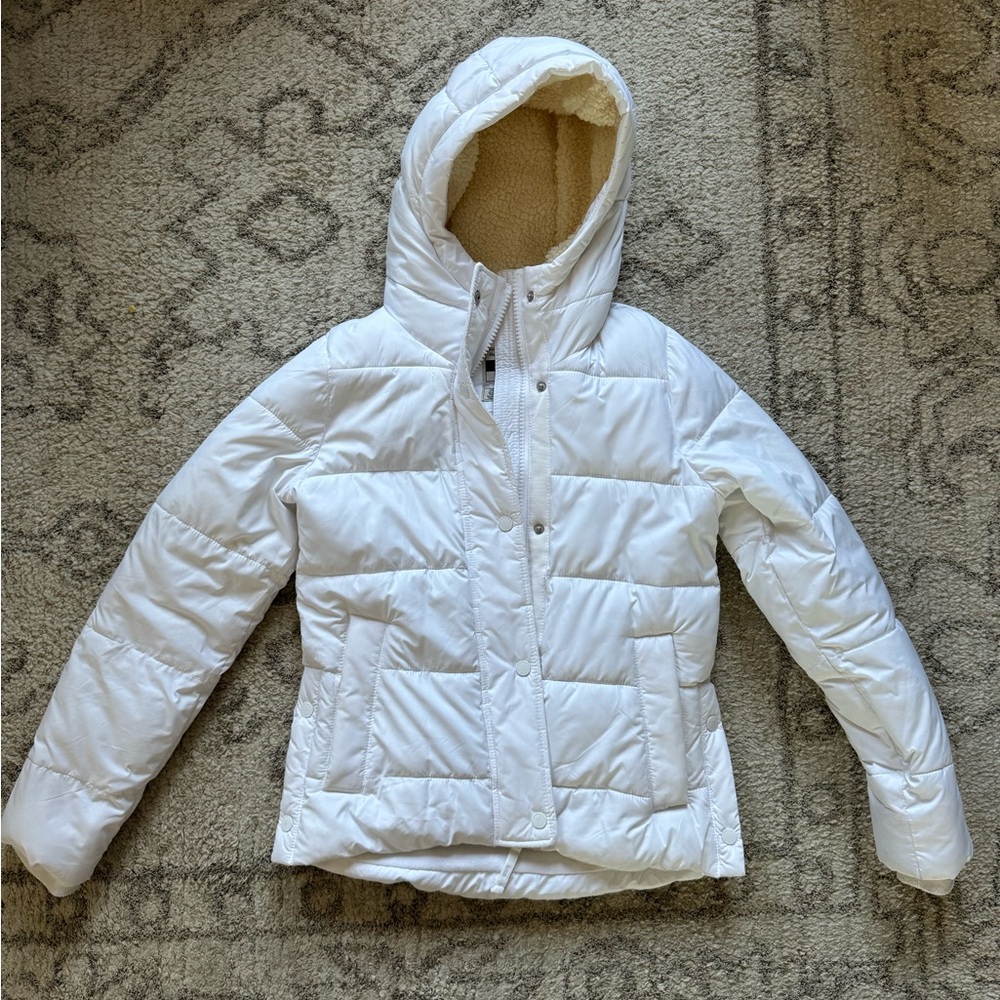 Abercrombie Ultra Puffer in White with Sherpa lined hood!